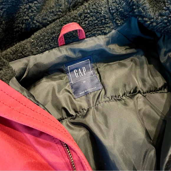 Men’s Gap Winter Bomber Jacket with Faux Fir Hood. Size M - Picture 2 of 5